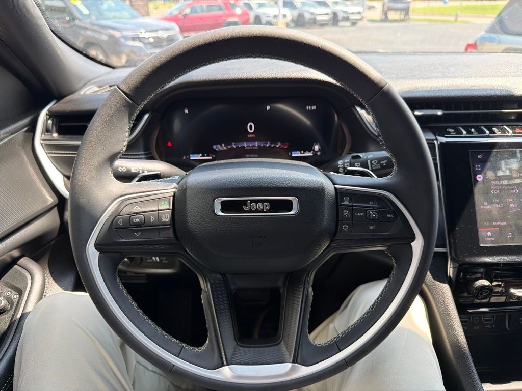 2025 Jeep Grand Cherokee Laredo