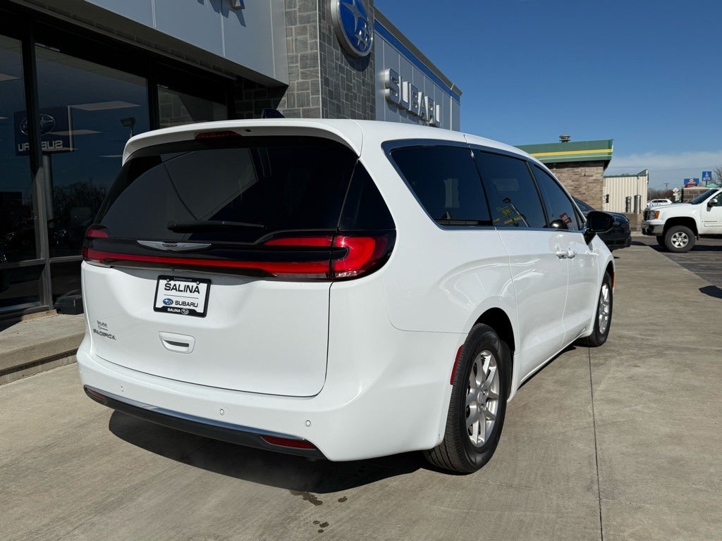 2025 Chrysler Pacifica Select