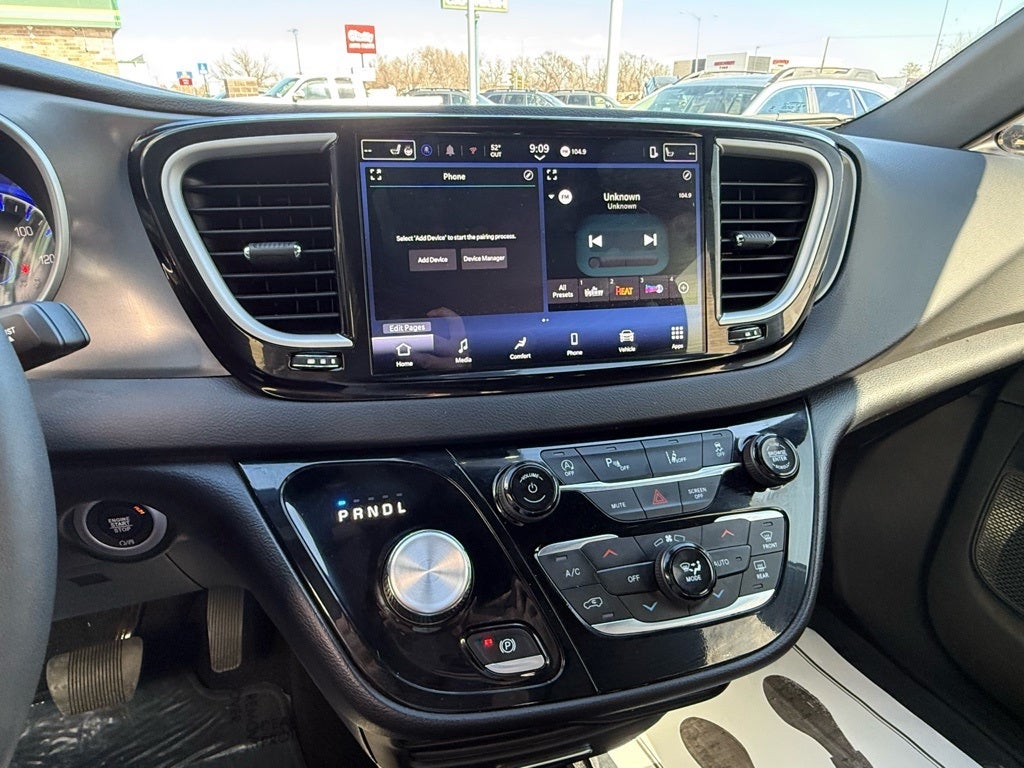 2025 Chrysler Pacifica Select