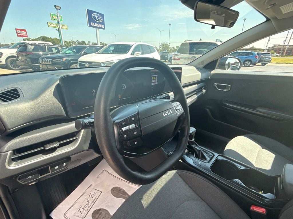 2025 Kia K4 LXS - Photo 14