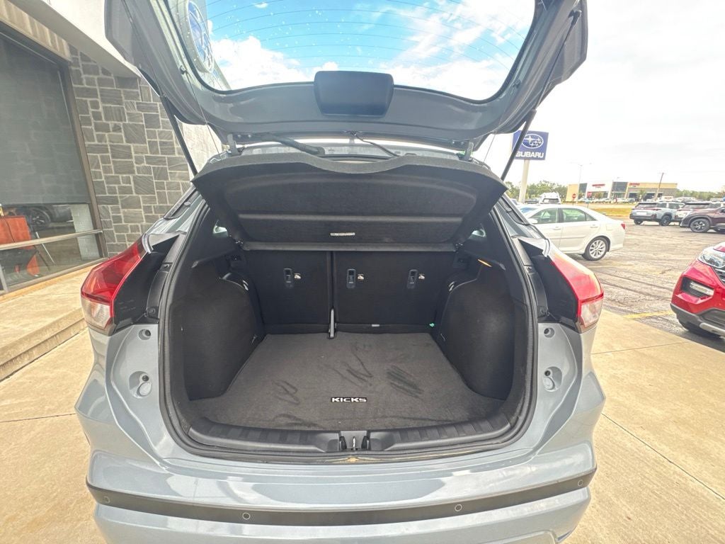 2023 Nissan Kicks SR