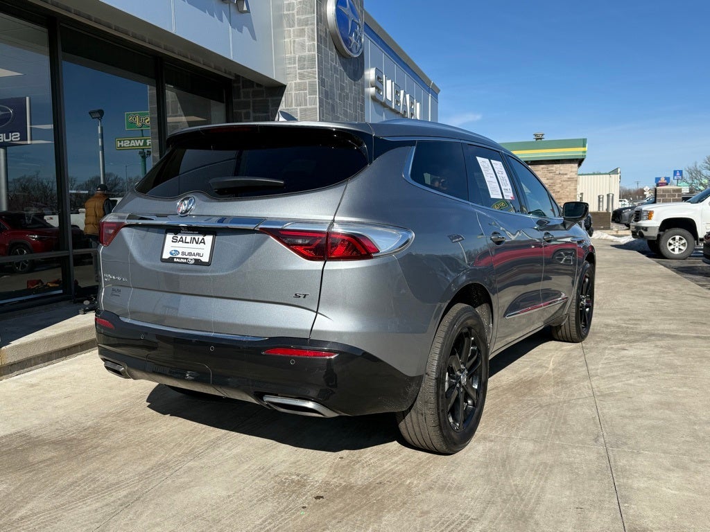 2023 Buick Enclave Essence