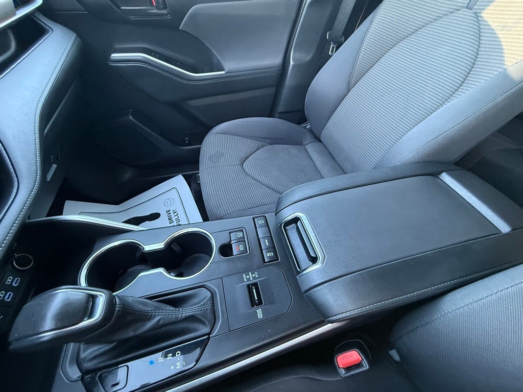 2022 Toyota Highlander LE