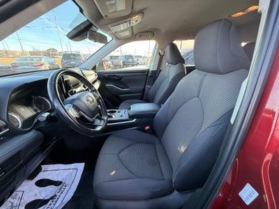 2022 Toyota Highlander LE